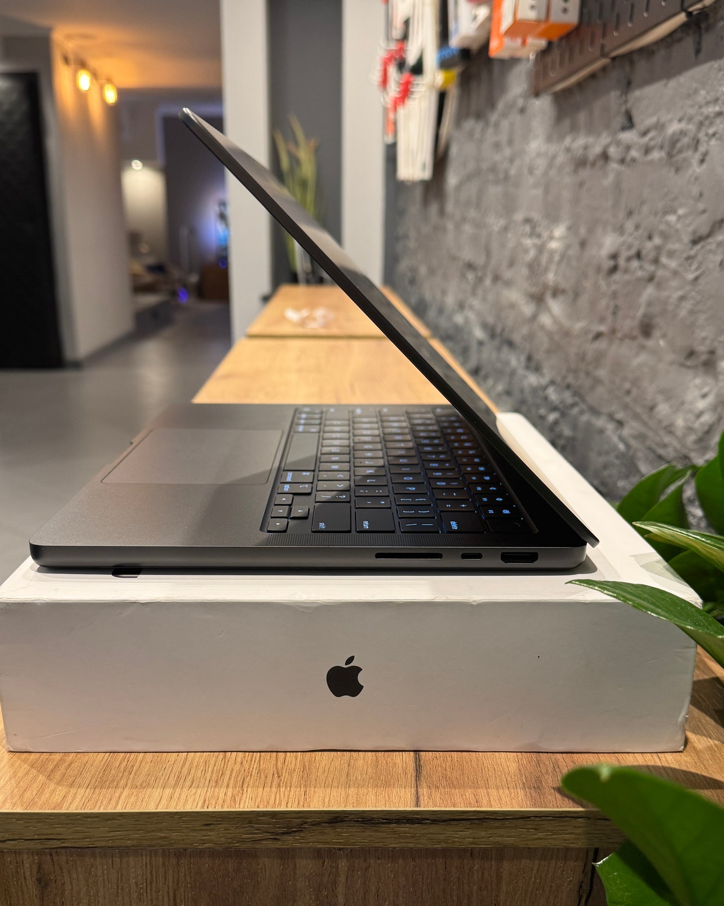 MacBook Pro 14-inch M3 Pro 18GB RAM 1TB SSD Space Black - used