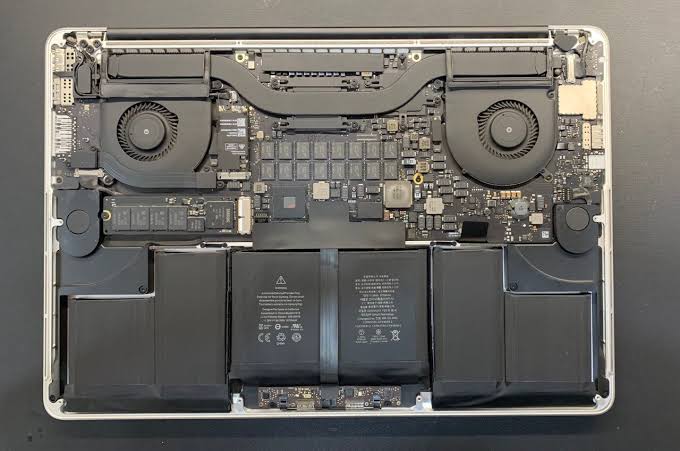 Где поменять батарею на MacBook в Варшаве