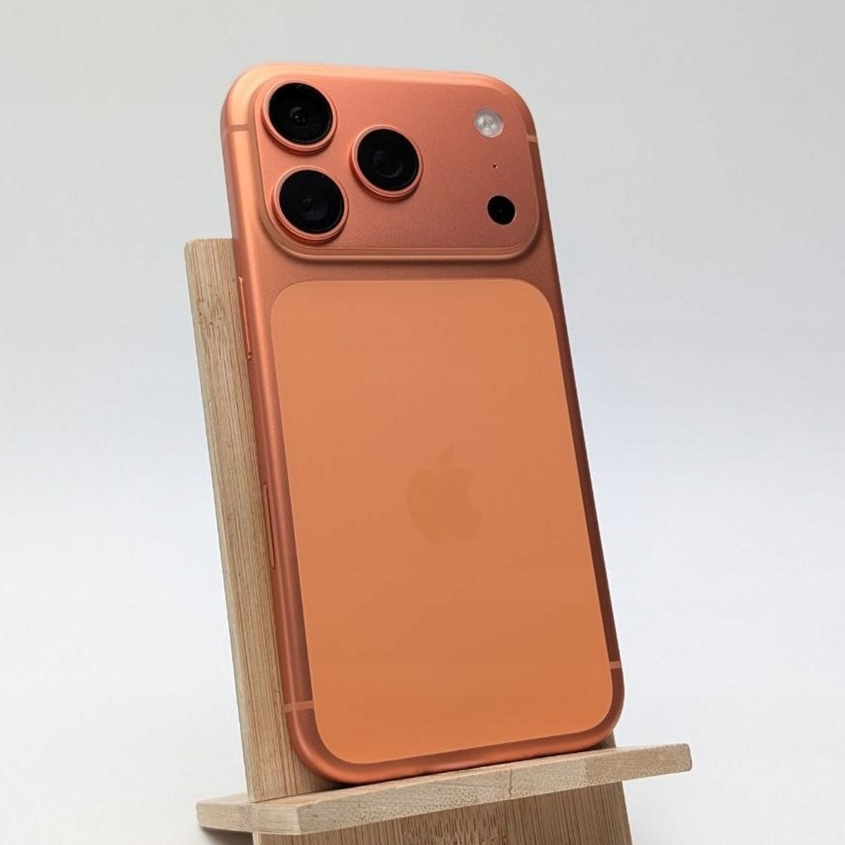 Apple iPhone 17 Pro 256 GB Kosmiczny pomarańcz | eSim | Outlet, Bateria 98%