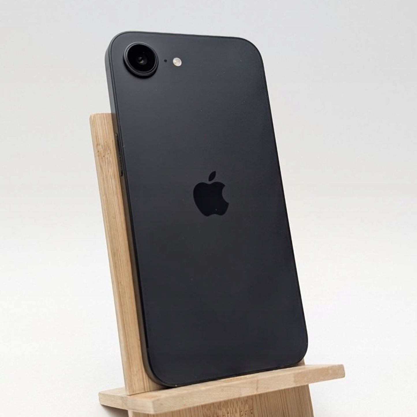 Apple iPhone 16e 128 GB czarny | bateria 100% | Outlet, Bateria 100%