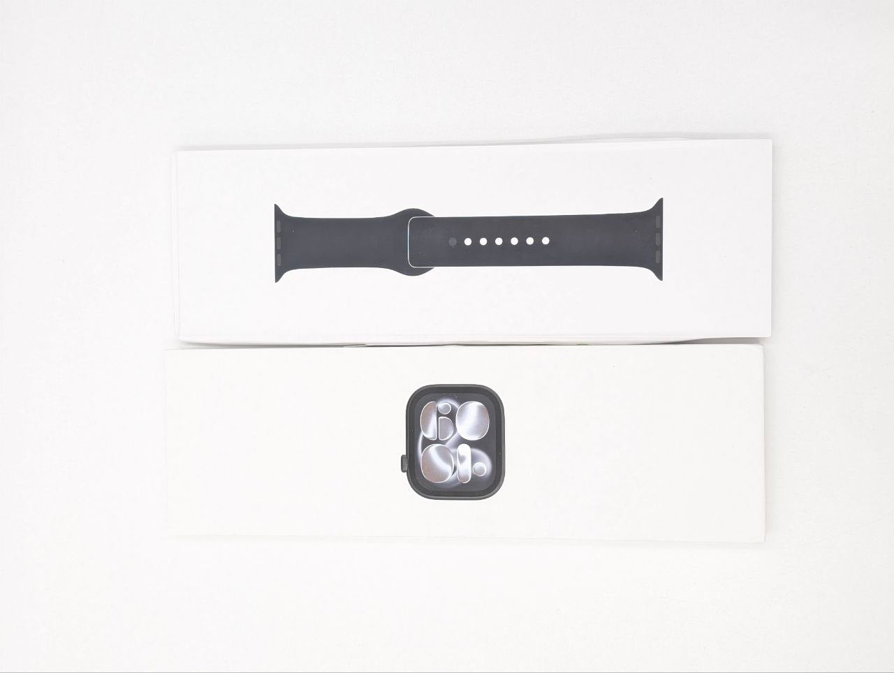 Apple Watch Series 11 GPS+Cellular 42mm Onyks z paskiem S/M | Outlet
