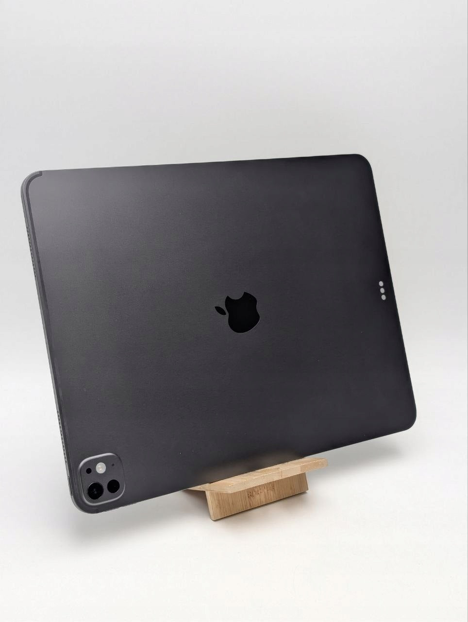 Apple iPad Pro 13" M5 512GB Wi-Fi Gwiezdna Czerń | jak | Outlet