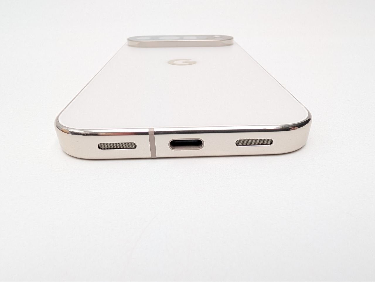 Google Pixel 10 Pro 128 GB Porcelanowy | jak | Outlet, Bateria 95%