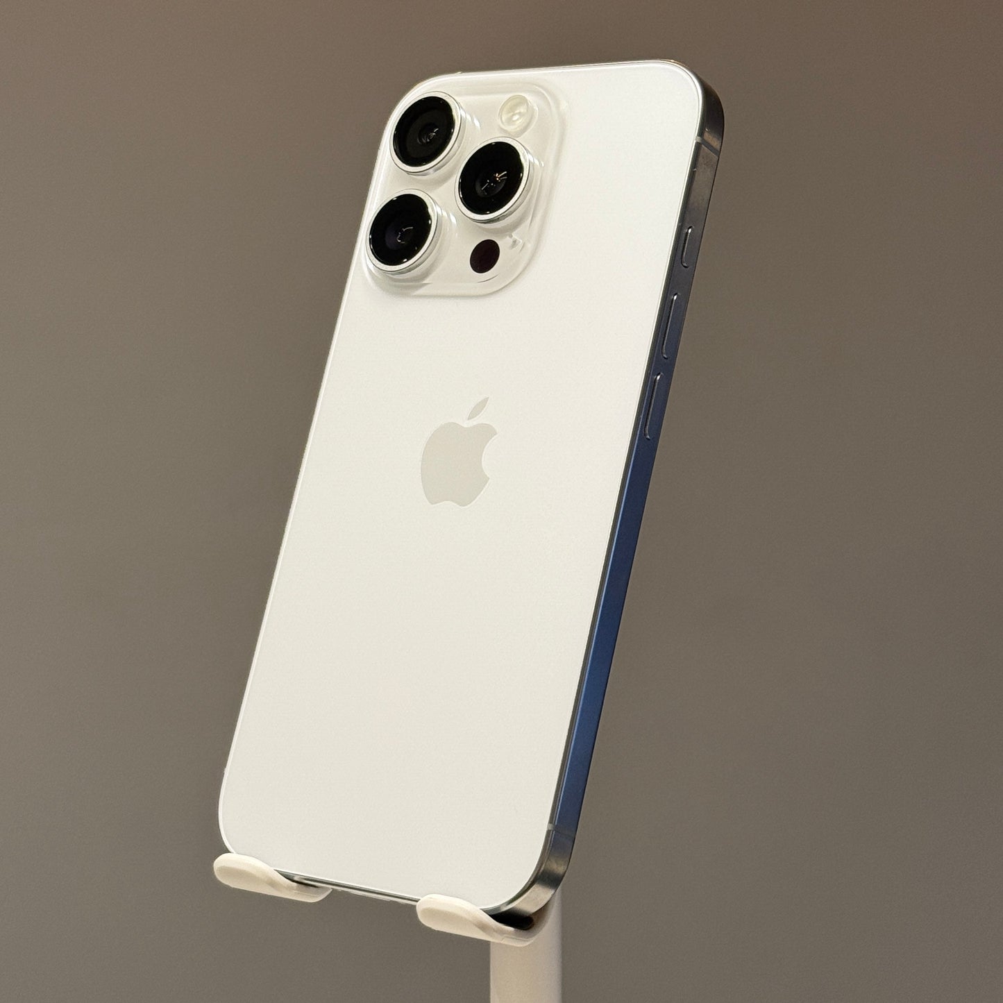 iPhone 16 Pro 256GB White Titanium E-sim - used