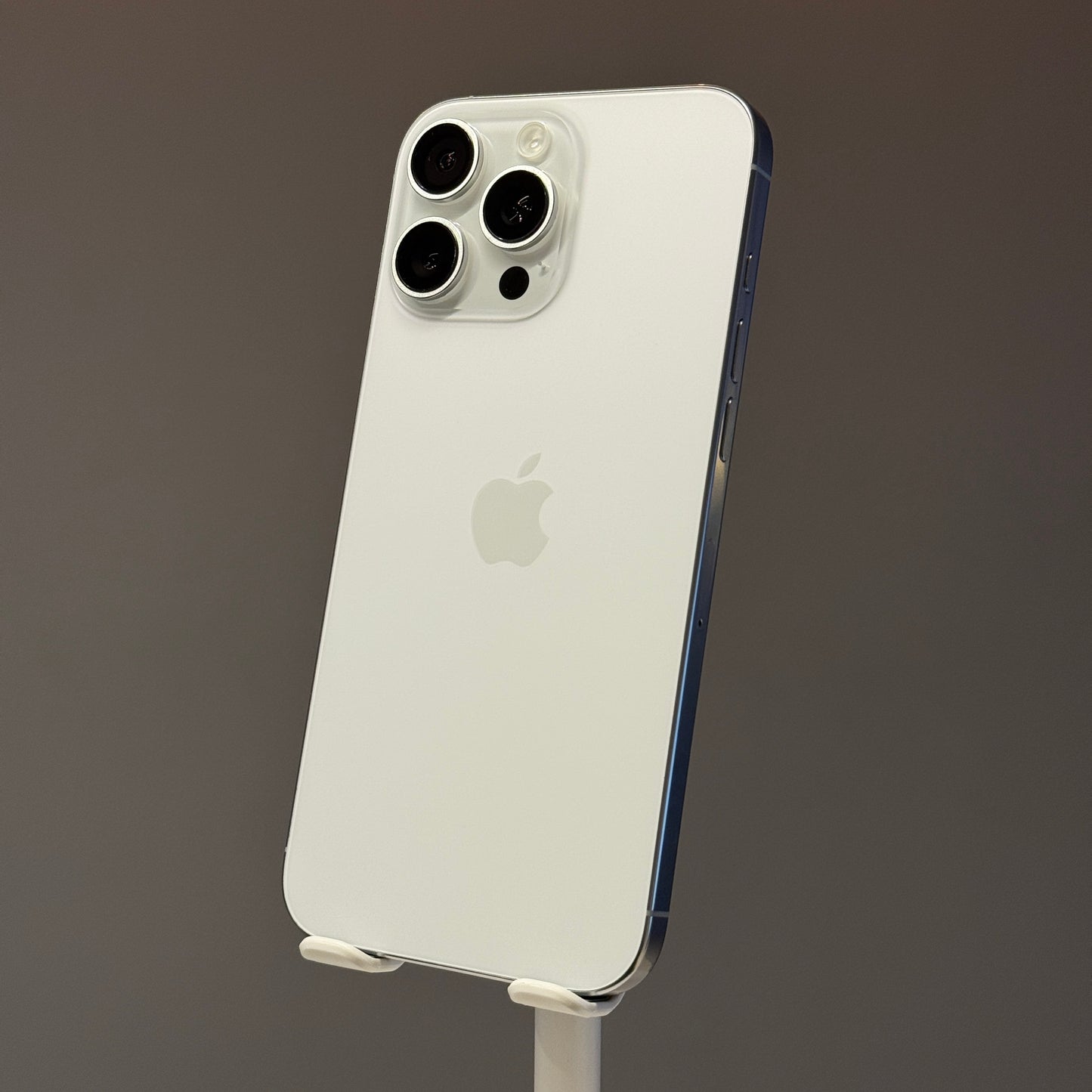 iPhone 16 Pro Max 256GB White Titanium - used