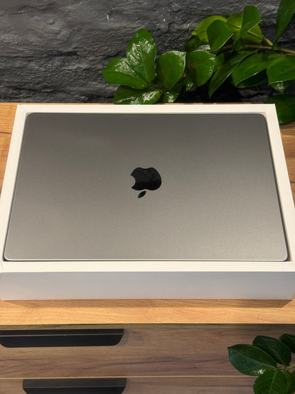 MacBook Pro 14-inch  M3 Chip 8GB/512GB Space Gray - OPEN BOX