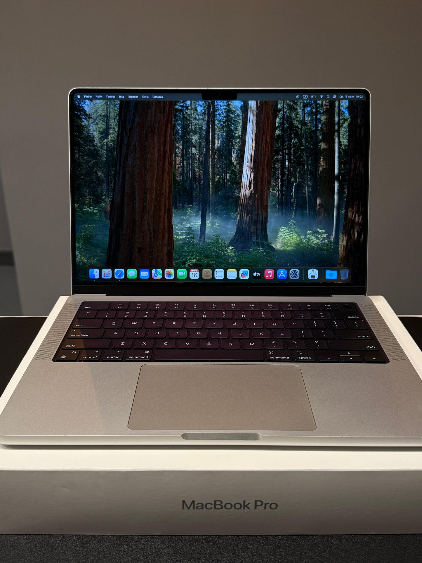 MacBook Pro 14-inch M1 Pro 16GB RAM 1TB SSD Silver - used