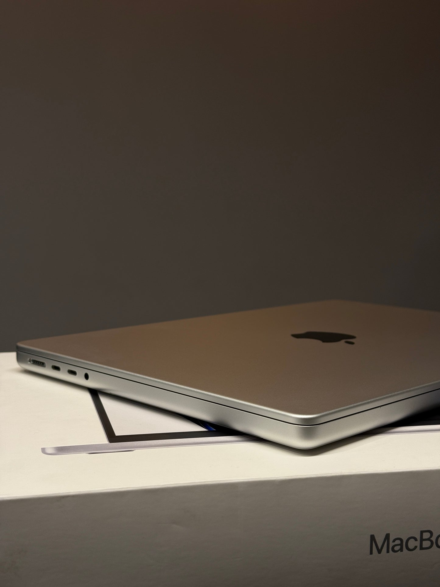 MacBook Pro 14-inch M1 Pro 16GB RAM 1TB SSD Silver - used