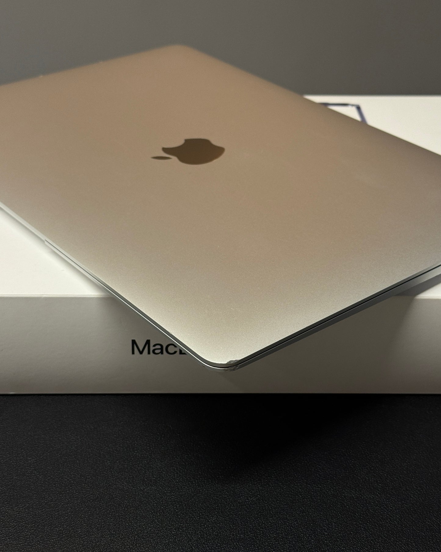 MacBook Air M1 8GB RAM 256GB SSD - used