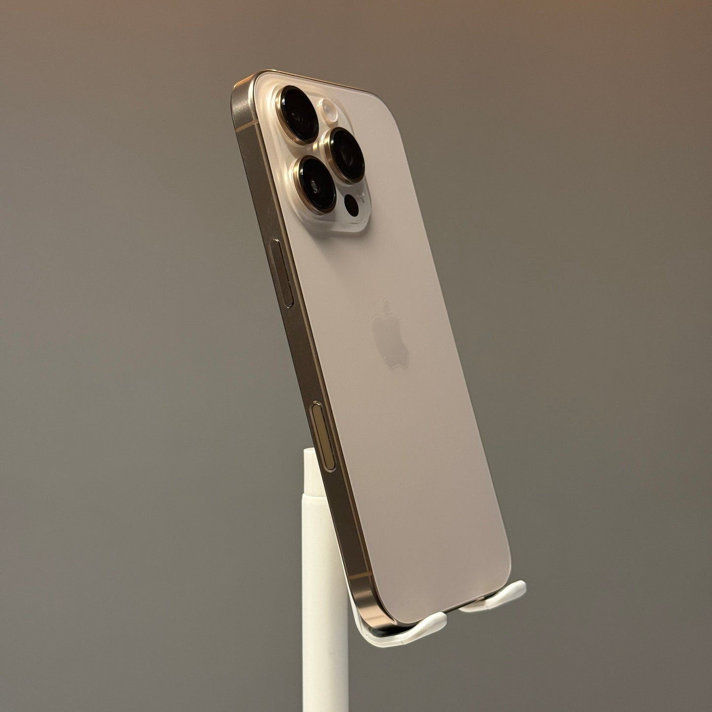 iPhone 16 Pro 128GB Desert Titanium - used