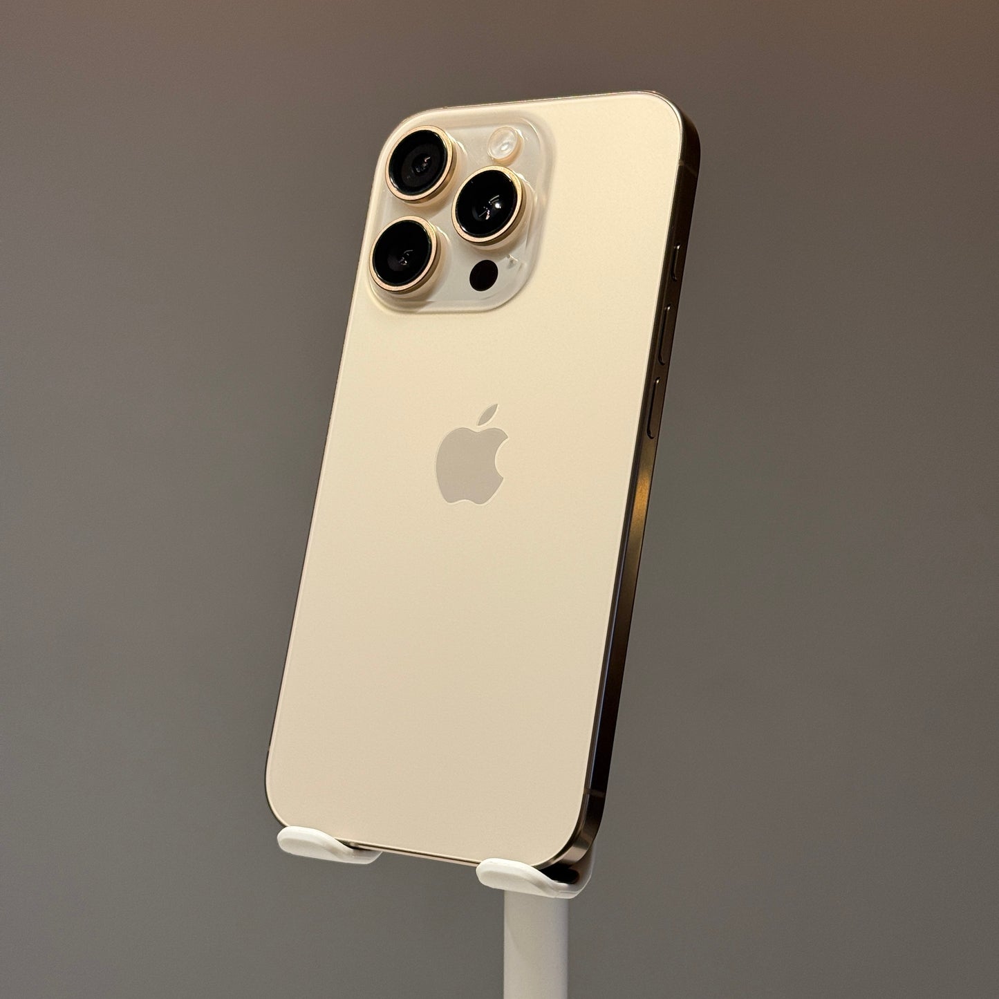 iPhone 16 Pro 128GB Desert Titanium E-sim - used