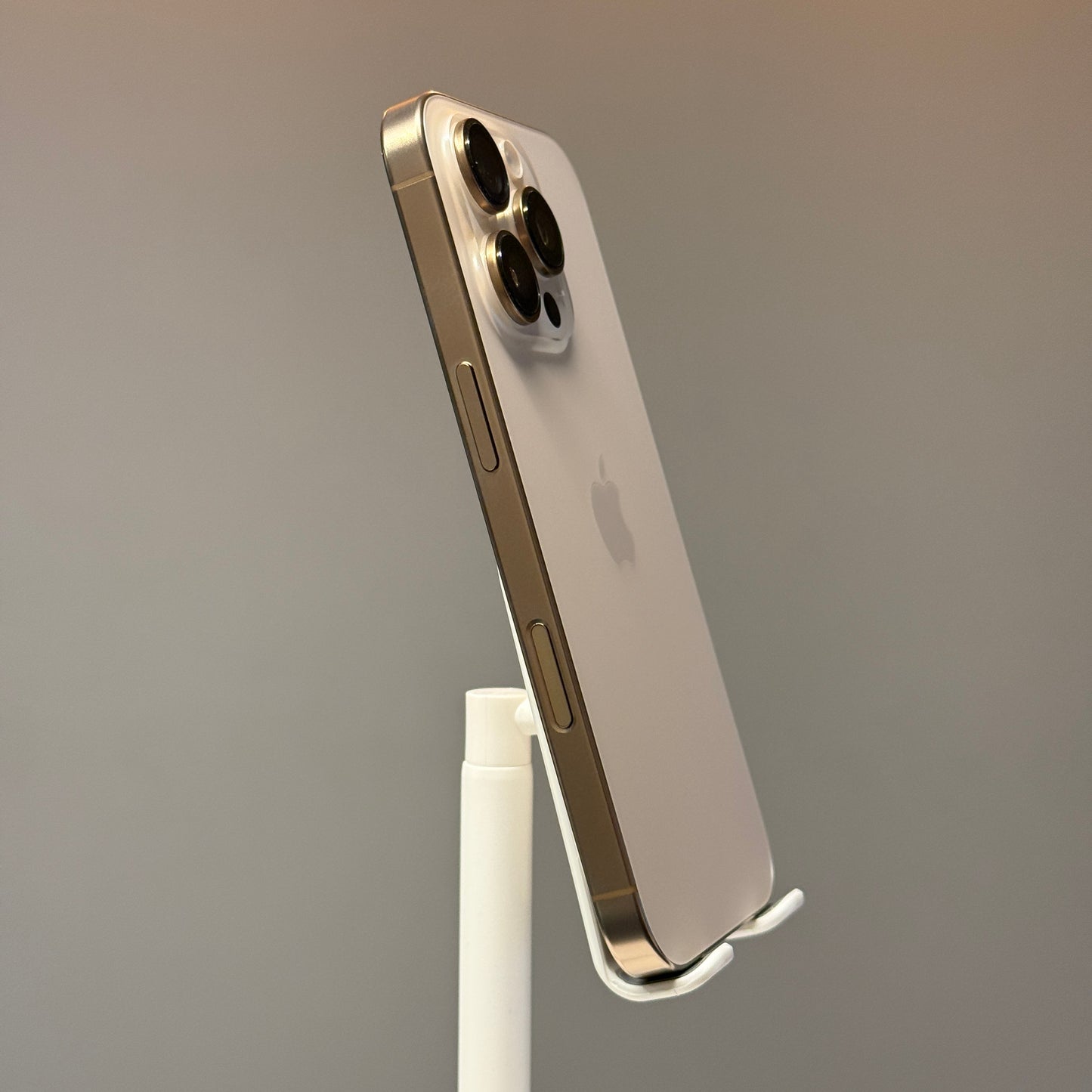 iPhone 16 Pro 128GB Desert Titanium E-sim - used