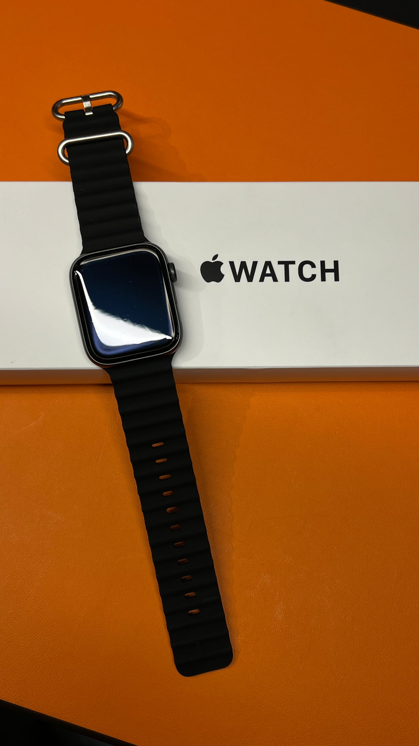 Apple Watch SE 44mm Midnight - used