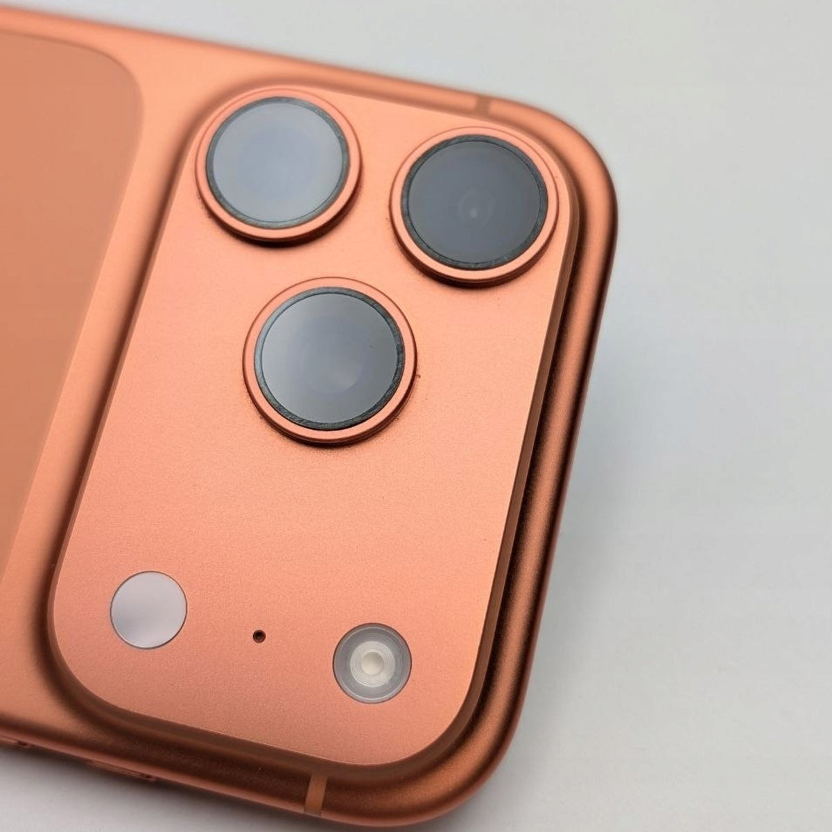 Apple iPhone 17 Pro 256 GB Kosmiczny pomarańcz | eSim | Outlet, Bateria 98%